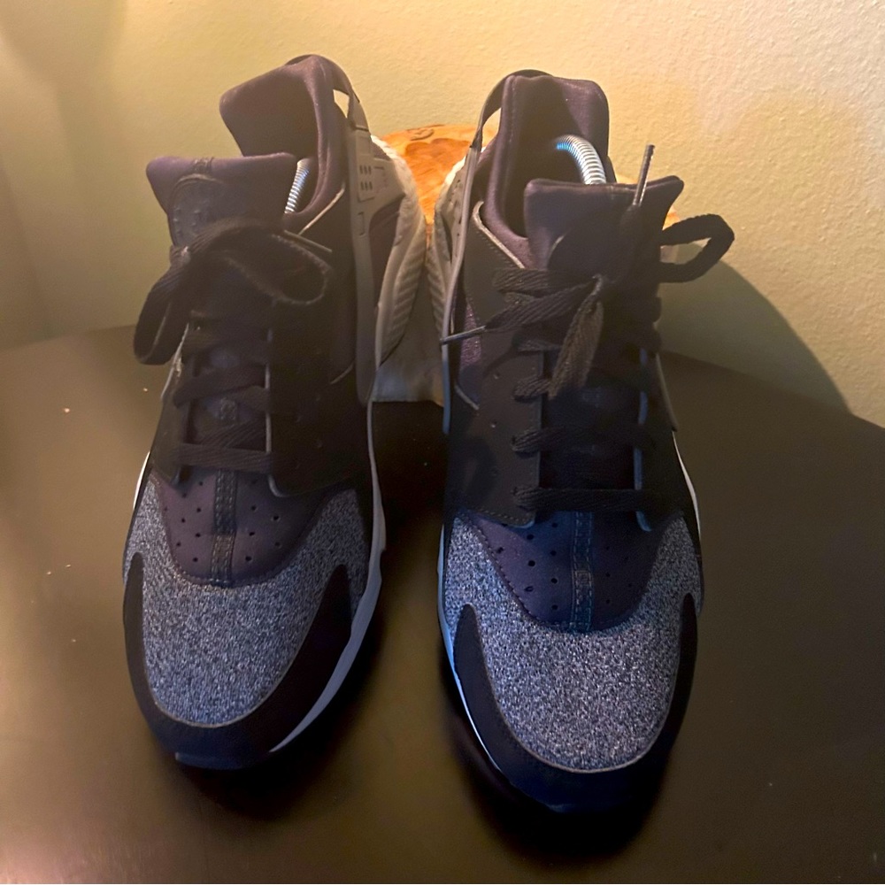 Nike air huaraches size 12